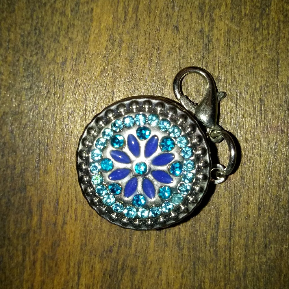 Lot of  2 Snap-on charm for bracelet or necklace